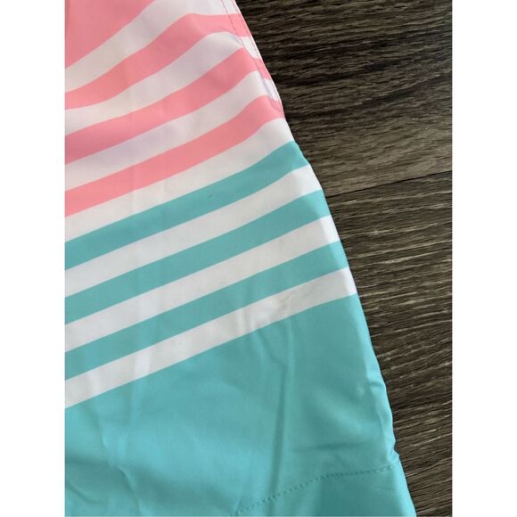 NWOT Chubbies Men’s On The Horizons Classic Swim Trunk 5.5” Size Medium - Picture 6 of 6